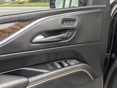 Used 2022 Cadillac Escalade Premium Luxury Platinum w/ Heavy-Duty Trailer Package AWD/4WD image 12