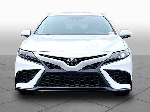 Used 2024 Toyota Camry SE FWD image 4