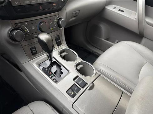 Used 2011 Toyota Highlander SE image 21