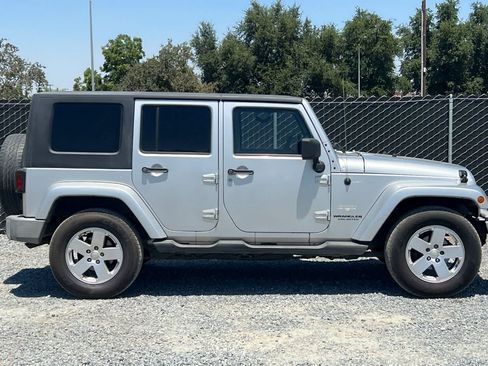 Used 2007 Jeep Wrangler Unlimited Sahara AWD/4WD image 9
