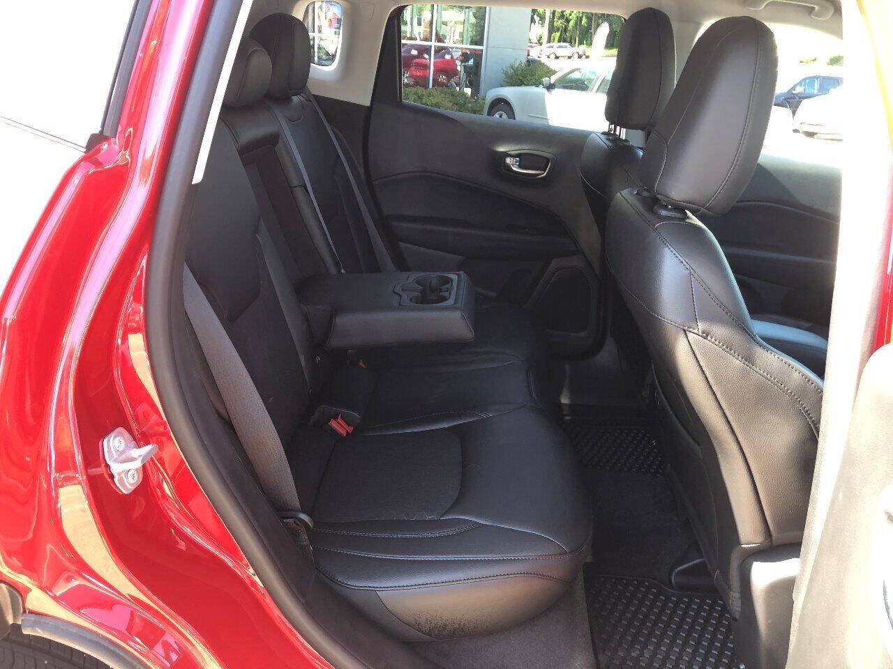Used 2018 Jeep Compass Latitude w/ Popular Equipment Group AWD/4WD image 17