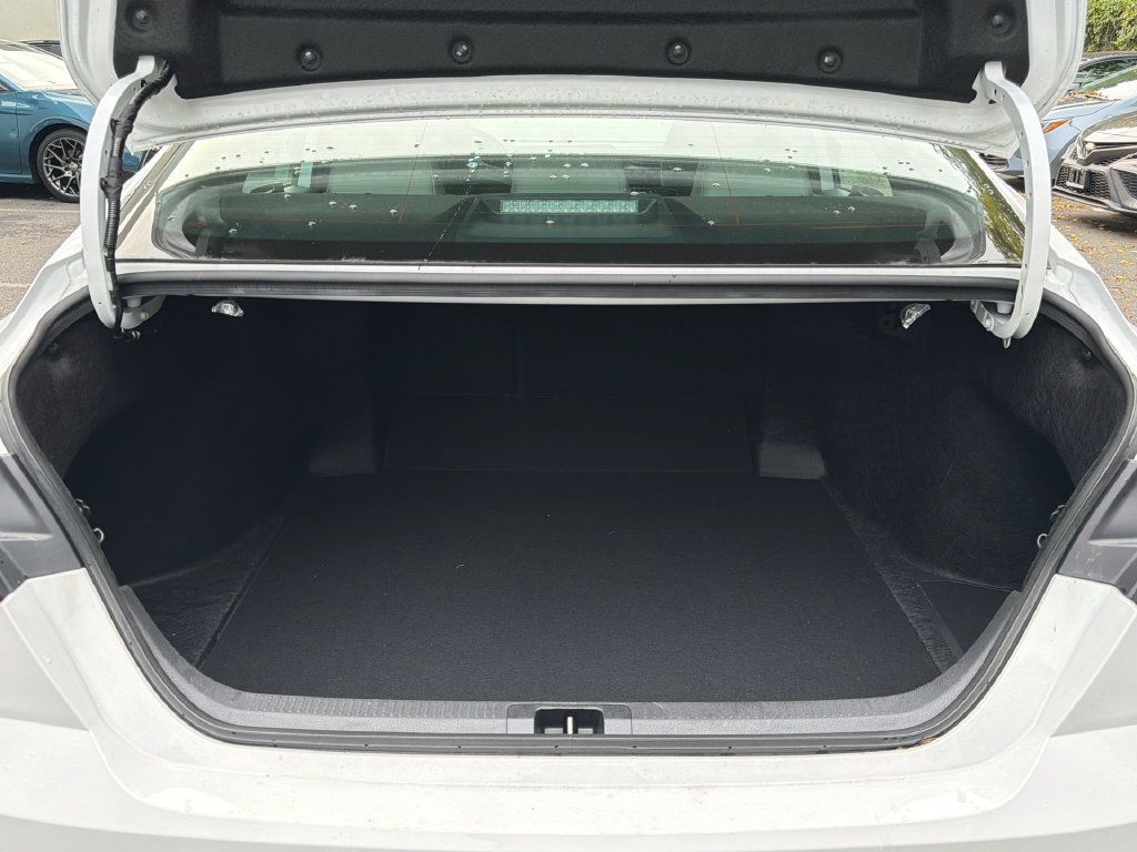Used 2025 Toyota Camry SE FWD image 6