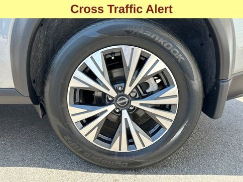 Used 2023 Nissan Rogue SV image 9