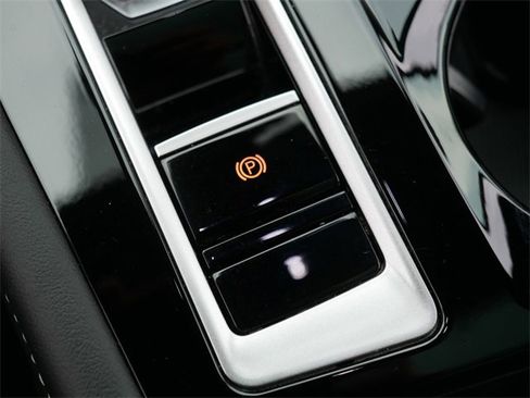 Certified 2025 Volkswagen Atlas SE image 34