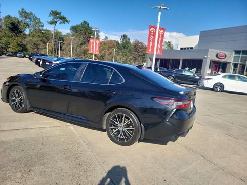 Certified 2024 Toyota Camry SE image 3