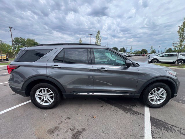 Used 2025 Ford Explorer Active AWD/4WD image 4