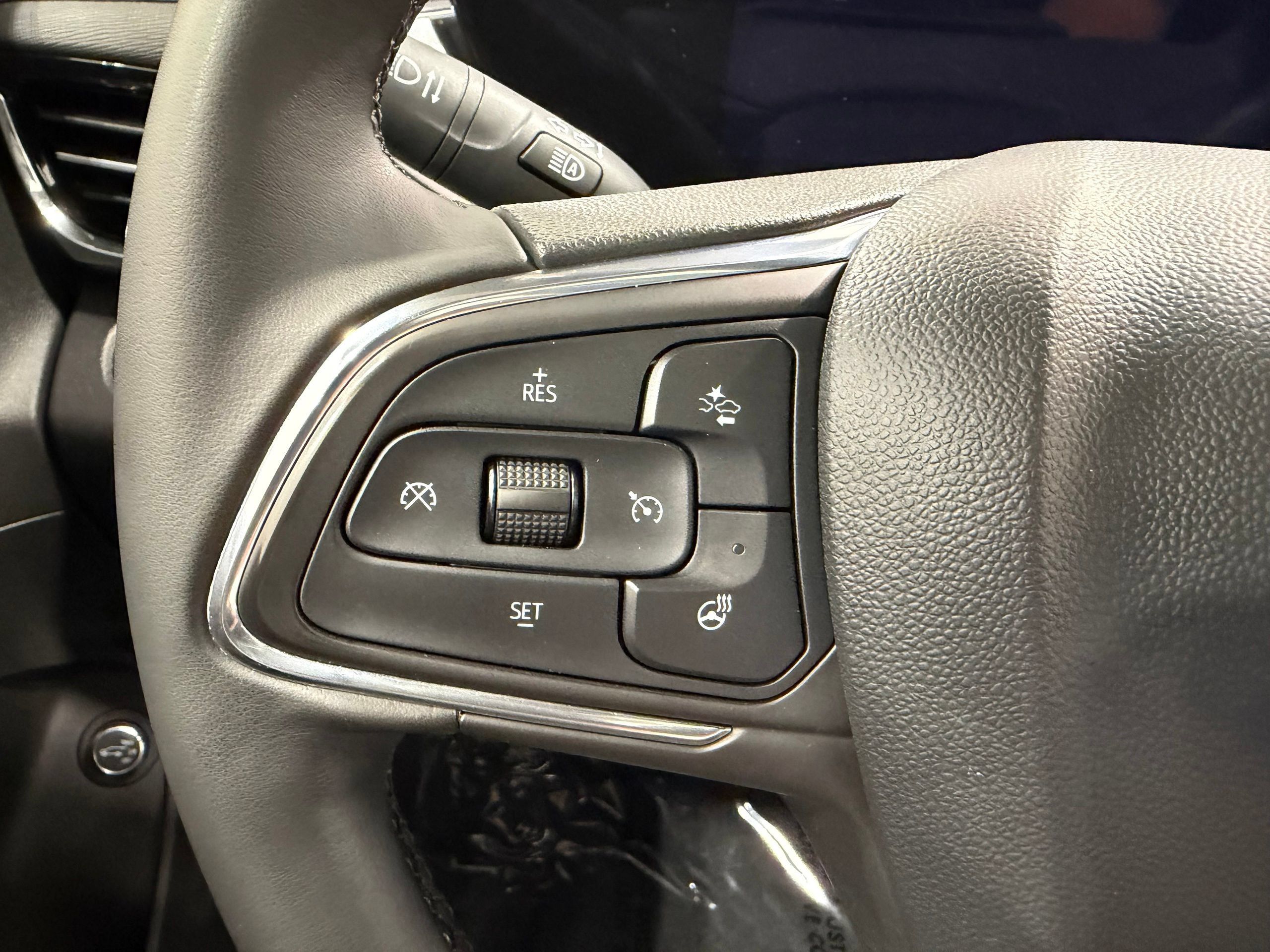 Used 2025 Buick Envista Avenir FWD image 37