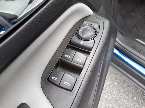 Used 2022 Chevrolet Equinox LS w/ LS Convenience Package image 9