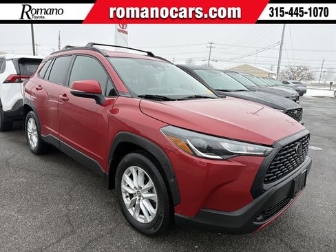 Used 2023 Toyota Corolla Cross LE image 1