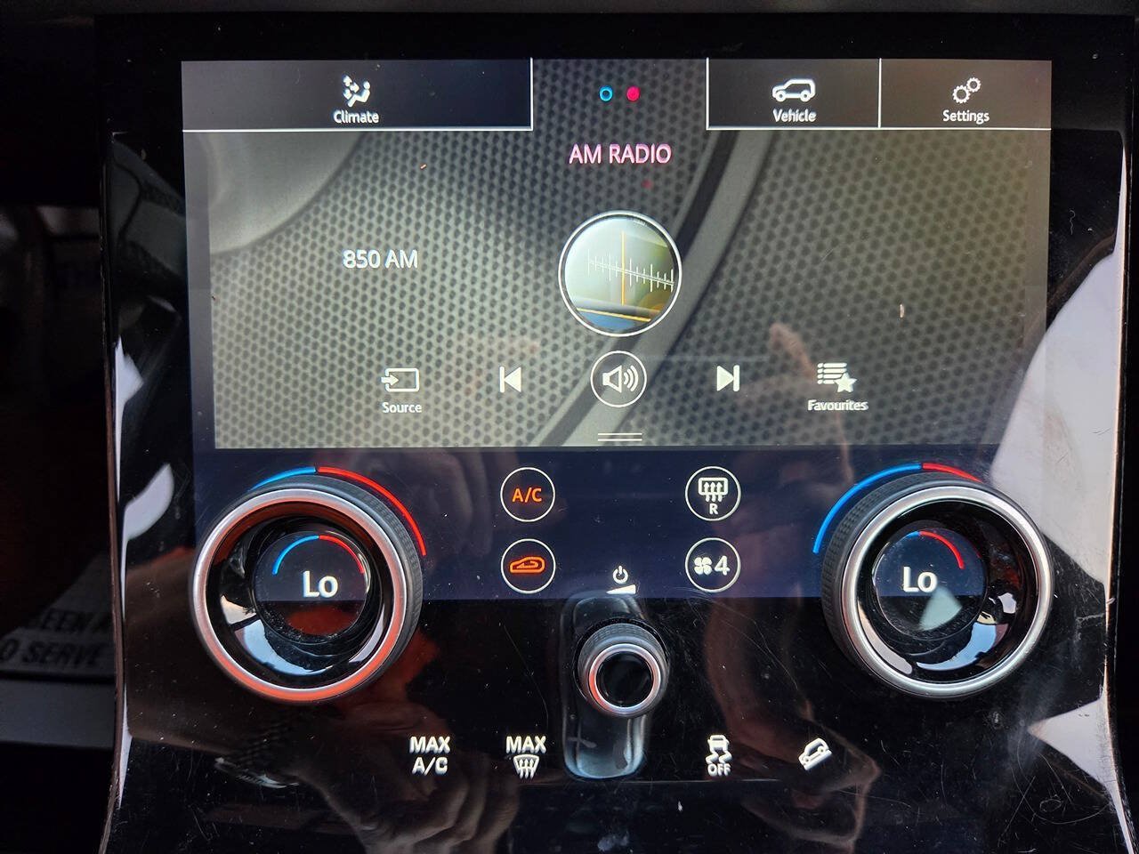 Used 2020 Land Rover Range Rover Evoque SE AWD/4WD image 21