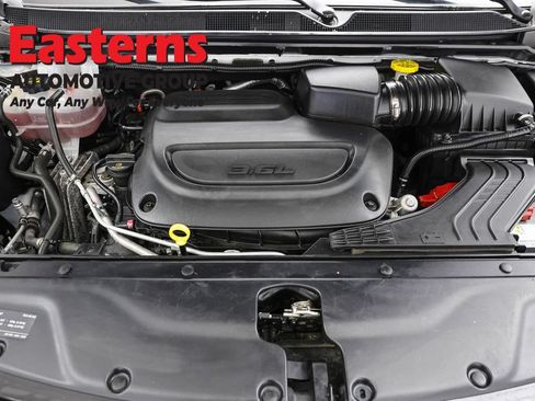 Used 2023 Chrysler Pacifica Limited FWD image 7
