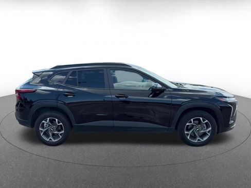 Used 2025 Chevrolet Trax LT FWD image 15