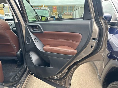 Used 2017 Subaru Forester 2.5i Touring AWD/4WD image 31