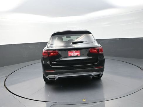 Used 2021 Mercedes-Benz GLC 300 4MATIC image 2