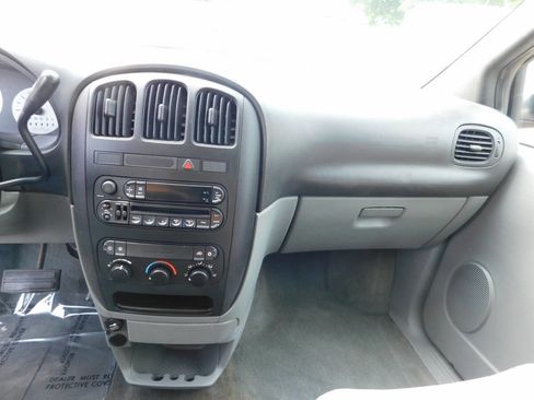 Used 2005 Dodge Caravan SE w/ Popular Equipment Group image 8