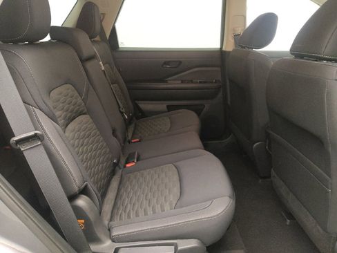 Used 2023 Nissan Pathfinder S image 19