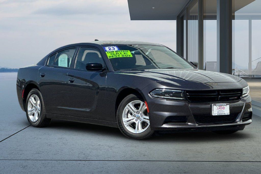 Used 2023 Dodge Charger SXT RWD image 2