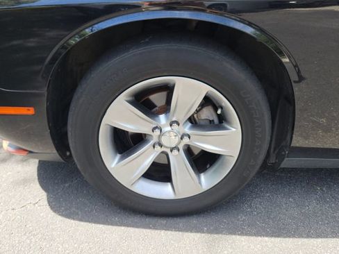 Used 2016 Dodge Challenger SXT RWD image 9