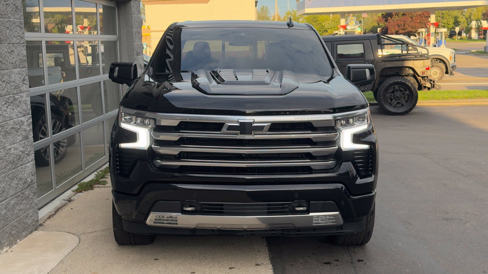 Used 2023 Chevrolet Silverado 1500 High Country AWD/4WD image 2