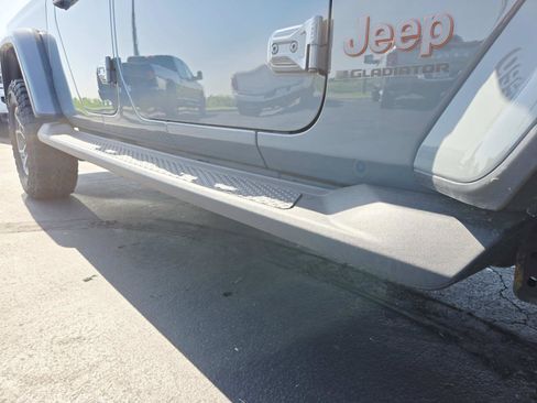 Used 2024 Jeep Gladiator Mojave AWD/4WD image 18