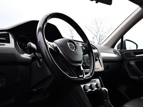 Used 2018 Volkswagen Tiguan SEL image 11