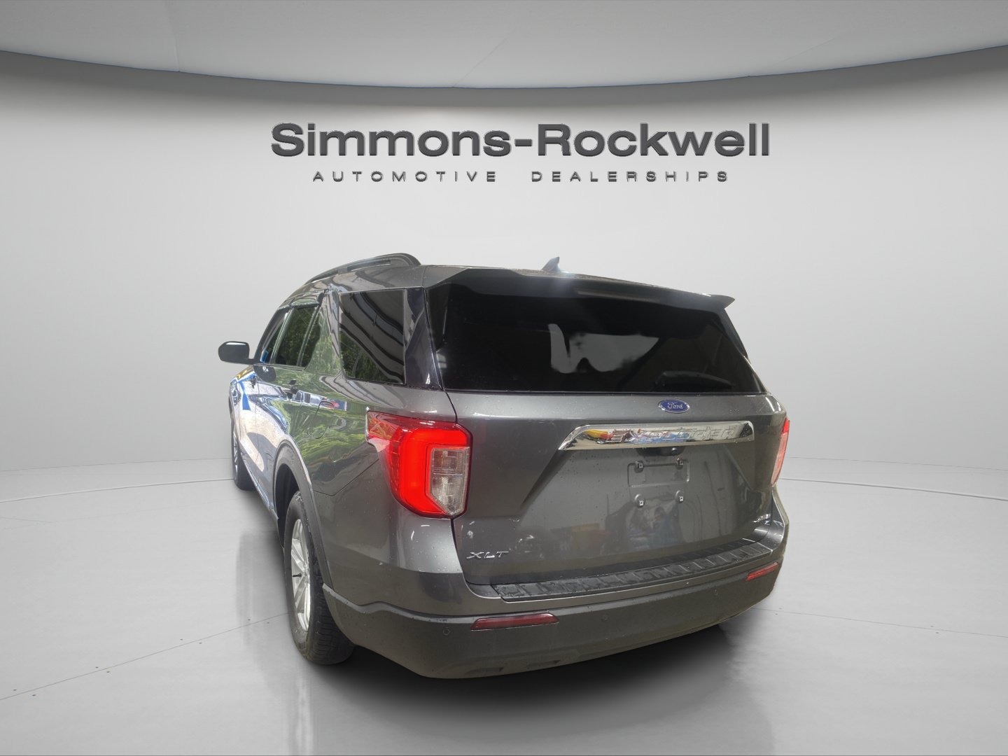 Used 2023 Ford Explorer XLT AWD/4WD image 3