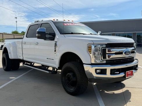 Used 2019 Ford F350 XLT w/ XLT Premium Package image 5