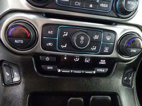 Used 2018 Chevrolet Suburban LT AWD/4WD image 12