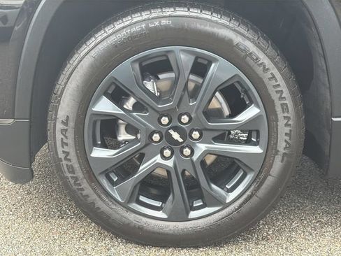 Used 2021 Chevrolet Traverse RS FWD image 11