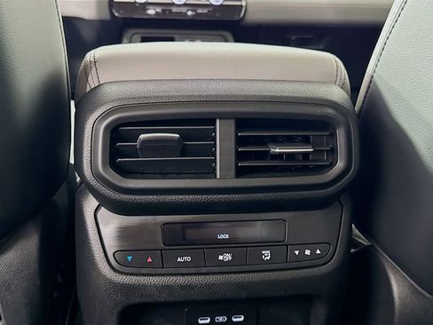 Used 2025 Honda Pilot EX-L image 32
