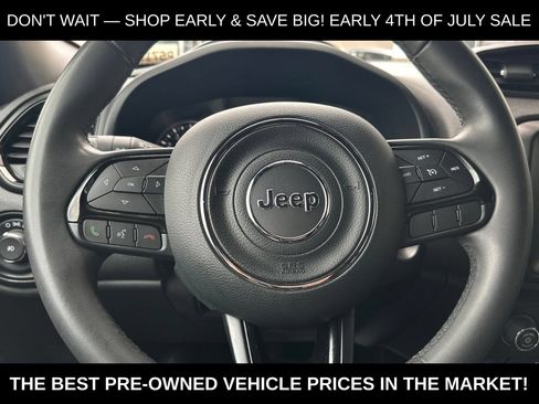 Used 2022 Jeep Renegade Altitude AWD/4WD image 31
