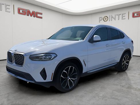 Used 2023 BMW X4 xDrive30i w/ Parking Assistance Package AWD/4WD image 3