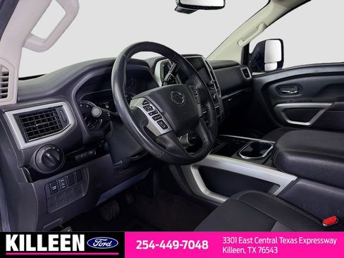Used 2021 Nissan Titan SV w/ SV Convenience Package image 10
