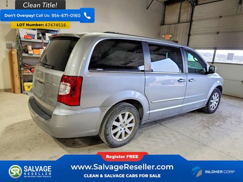 Used 2016 Chrysler Town & Country Touring image 4