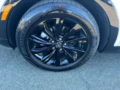 Used 2025 Buick Envista Sport Touring image 29