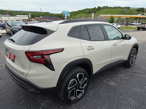 New 2026 Chevrolet Trax RS w/ Sunroof Package FWD image 8