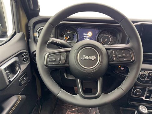 Used 2025 Jeep Gladiator Sport w/ Premium Package image 58