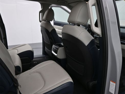 Certified 2025 Kia Carnival EX image 20