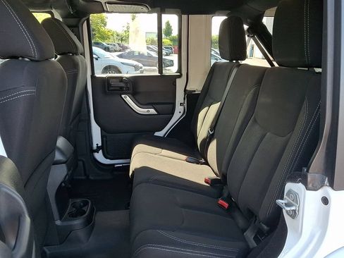 Used 2017 Jeep Wrangler Unlimited Sahara w/ Connectivity Group AWD/4WD image 13