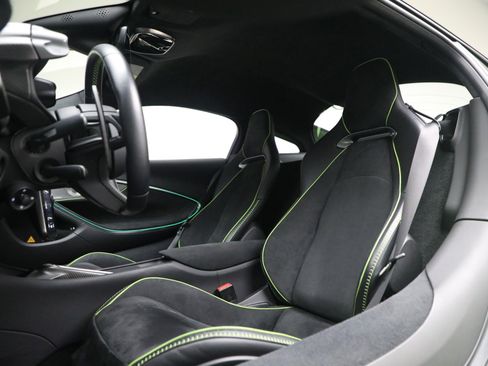 Used 2023 McLaren Artura image 21