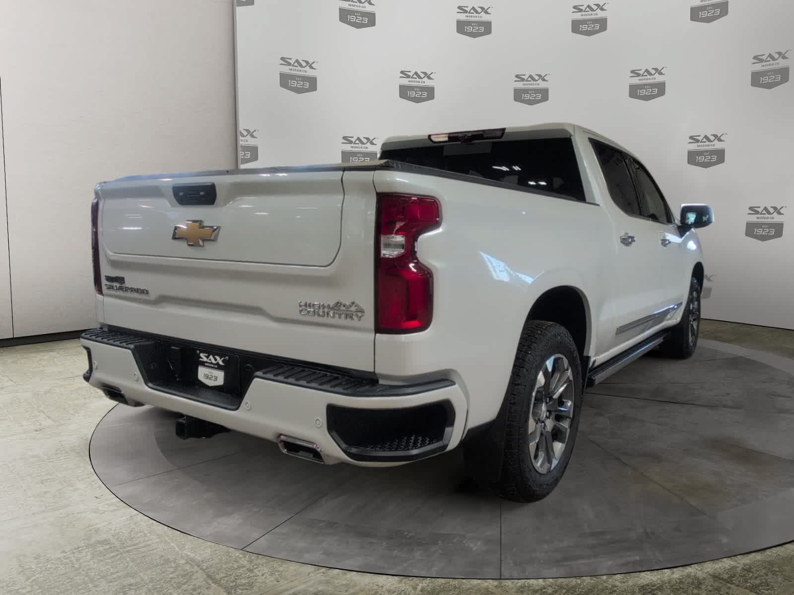 Used 2025 Chevrolet Silverado 1500 High Country w/ Technology Package AWD/4WD image 5