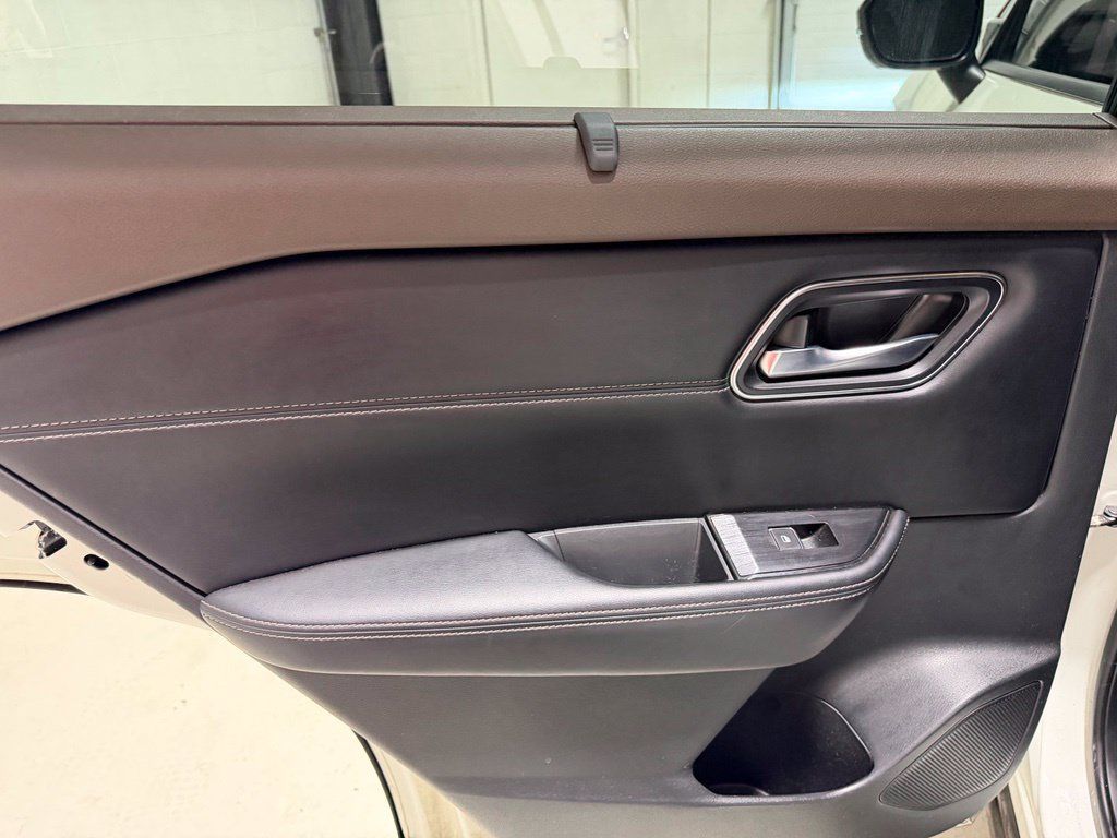 Used 2021 Nissan Rogue SL w/ Premium Package AWD/4WD image 32