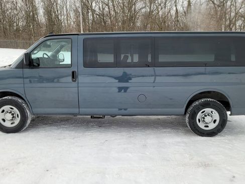 Used 2019 Chevrolet Express 2500 Extended image 7