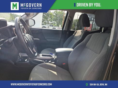 Used 2018 Toyota Tacoma SR5 AWD/4WD image 13