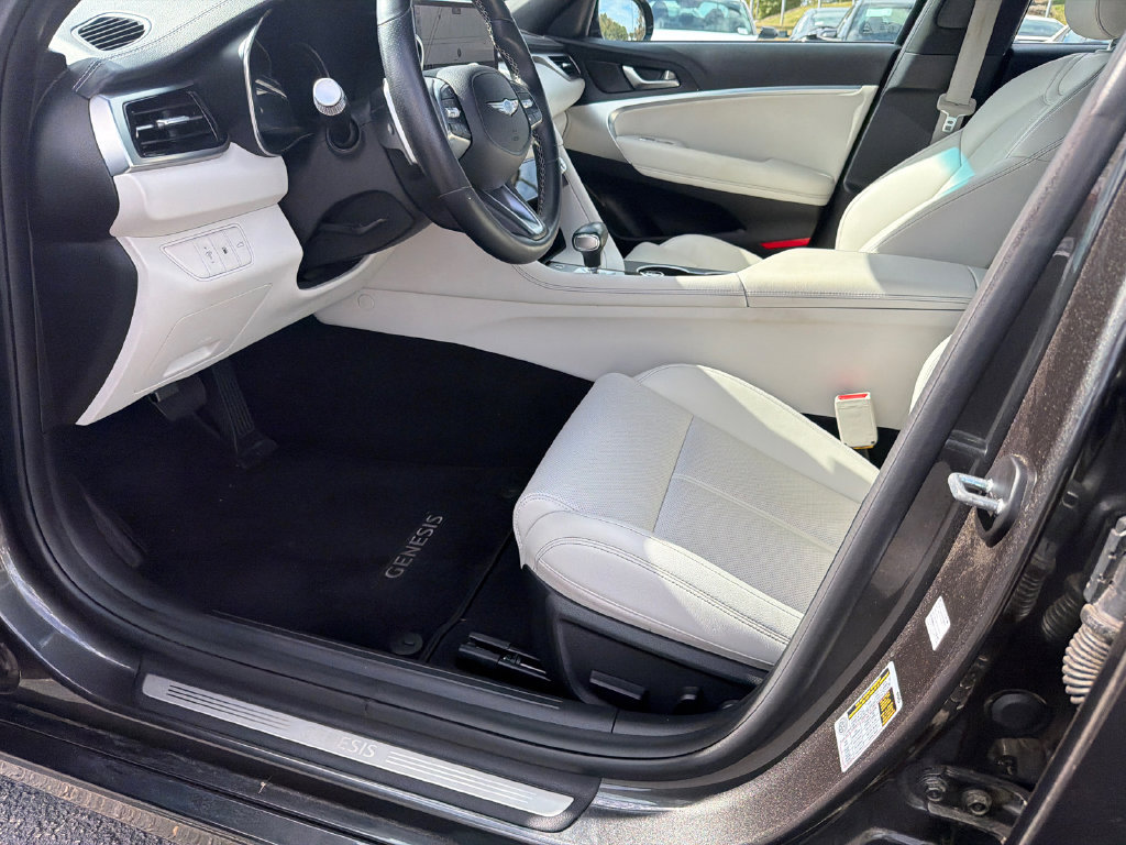 Used 2025 Genesis G70 2.5T RWD image 9