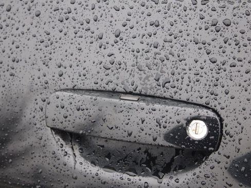 Used 2018 Dodge Challenger SXT image 14