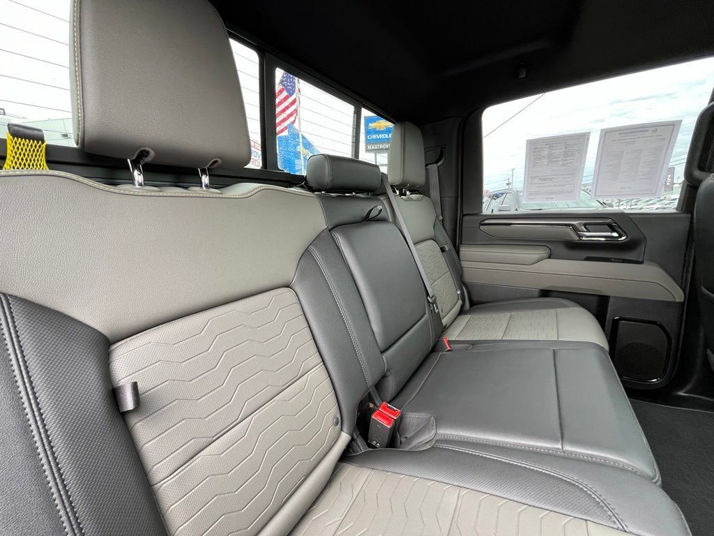 Used 2025 Chevrolet Silverado 2500 ZR2 AWD/4WD image 36