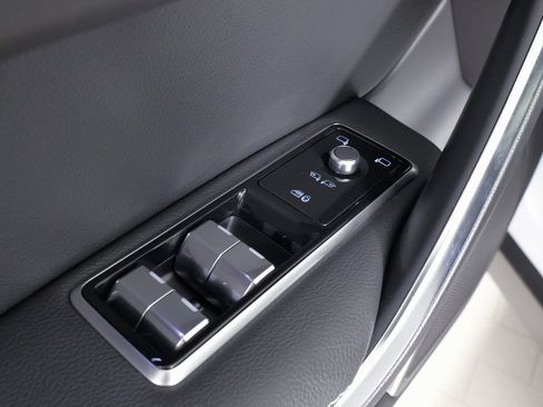 Used 2025 Jaguar F-PACE R-Dynamic S image 33