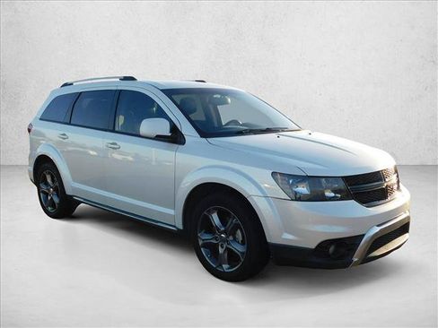 Used 2017 Dodge Journey Crossroad FWD image 3