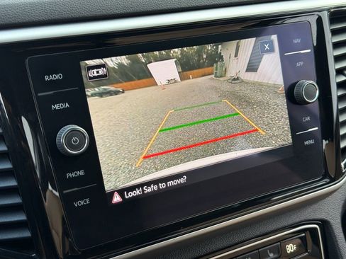 Used 2022 Volkswagen Atlas Cross Sport SEL Premium R-Line image 9